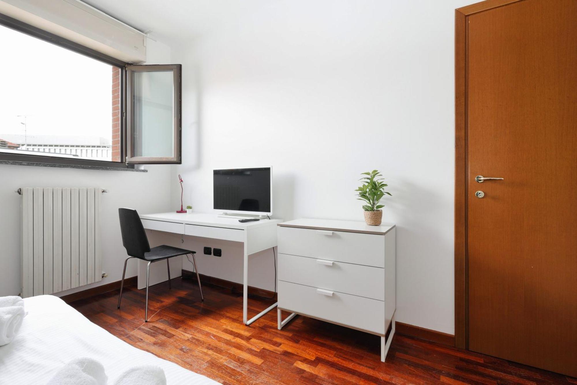 Joivy Lovely 4-bed Flat With Balcony Appartement *